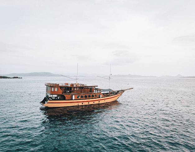 LAND TOUR 4D3N LABUAN BAJO + SAILING KOMODO FROM RP.4.200.000 perpax PERIODE OCT-DEC 2021 1