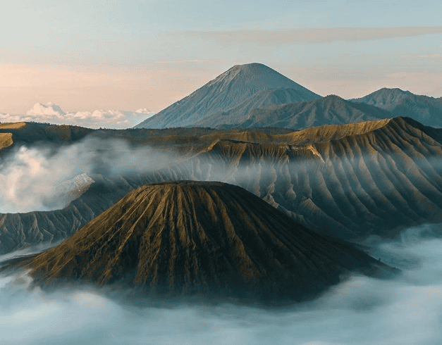 LAND TOUR 4 HARI 3 MALAM MALANG BATU – BROMO SURABAYA PERIODE : FEB – DES’23 (Low season) Coban Rondo/Flora San Terra, Jatim Park 3 , Bromo , Musium Angkot , Kampung Heritage . 1