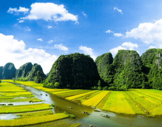 Tour Hanoi Halong Vietnam 5D4N Hanoi Ha Long - Ninh Binh ( Cruise One Day )   Include Flight Ticket Air Asia / Batik Air Tanggal Keberangkatan : Jan – Des 2023 ( Low Season ) Minimum 4 Orang Keberangk