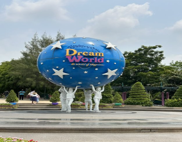 Tour Thailand 4D Bangkok Dream World Snow Town 1