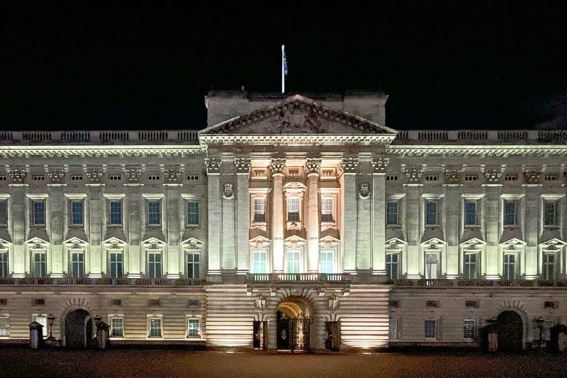 buckingham-palace-london_large.jpg