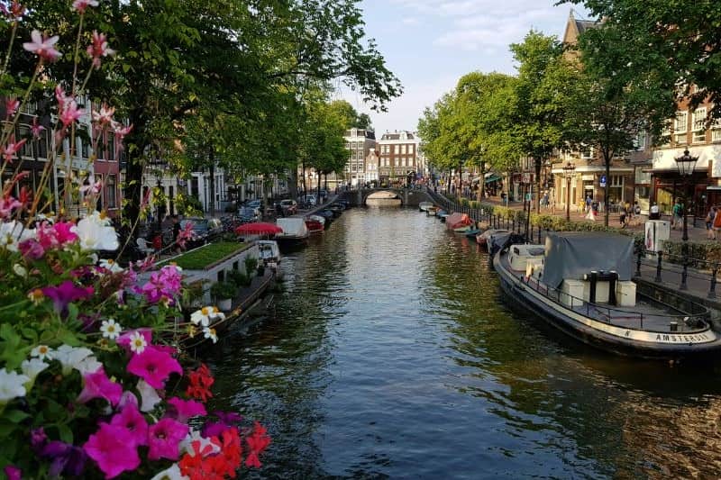 canal-amsterdam_large.jpg