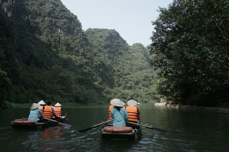 ninh-binh-vietnam_large.jpg