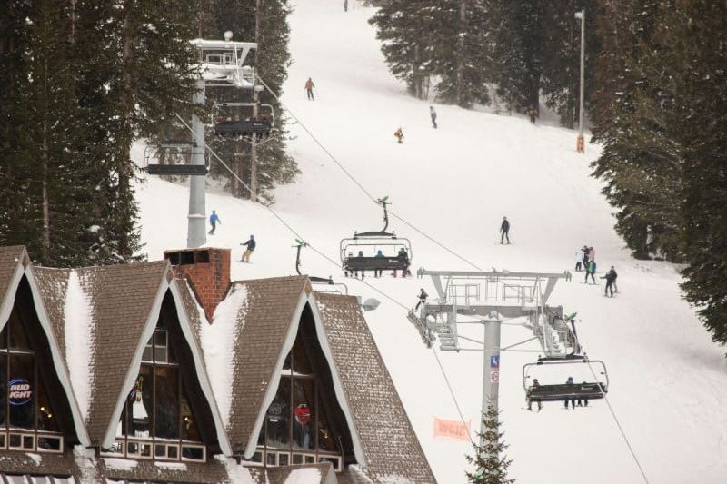 paket-tour-korea-musim-salju-ski-resort_large.jpg