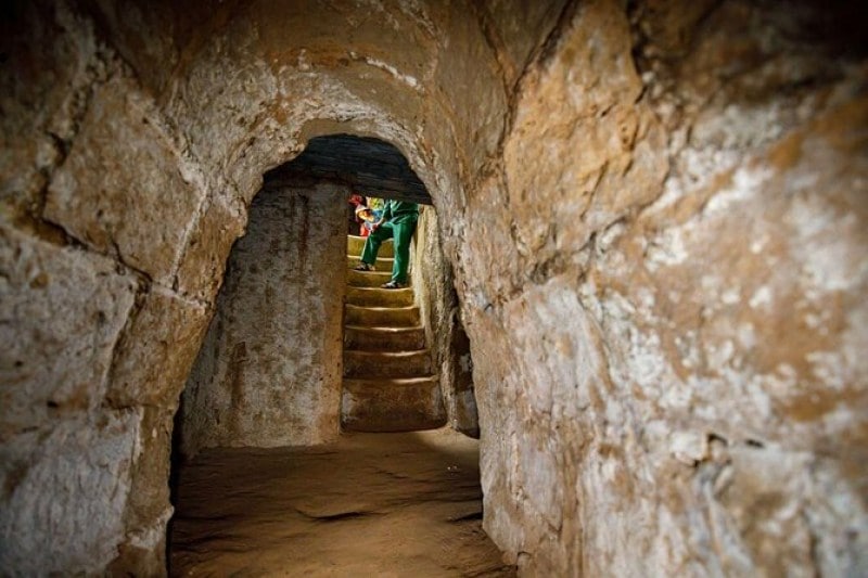 seribu-cerita-menarik-di-cu-chi-tunnel-saigon_large.jpg