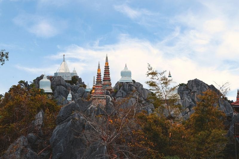 travel-ke-luar-negeri-yang-murah_large.jpg